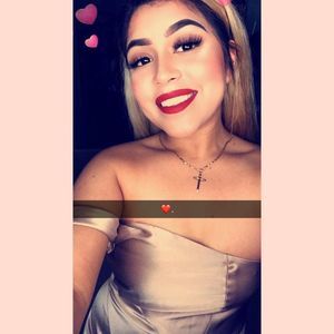 Meet your Posher, Priscila